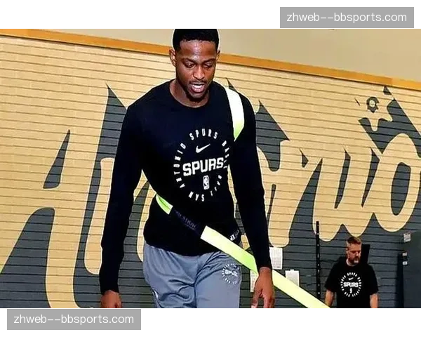 马刺演练战术为主力休整，福克斯进入养生模式储备体能